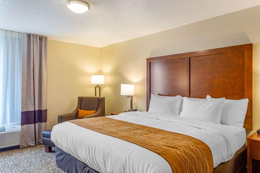 Comfort Inn Dekalb - Adjacent The University الغرفة الصورة