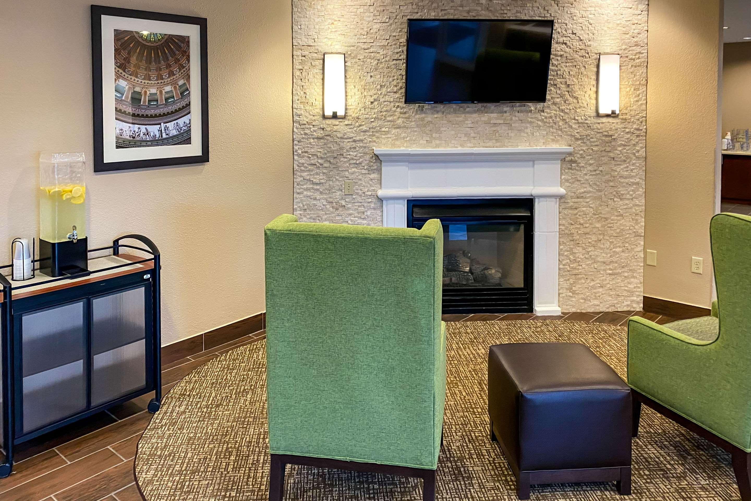 Comfort Inn Dekalb - Adjacent The University المظهر الخارجي الصورة