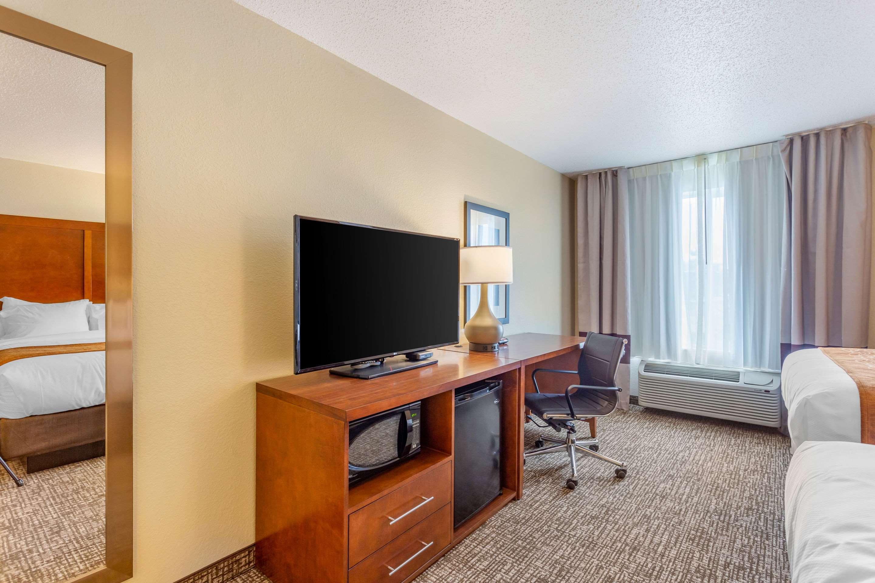 Comfort Inn Dekalb - Adjacent The University المظهر الخارجي الصورة