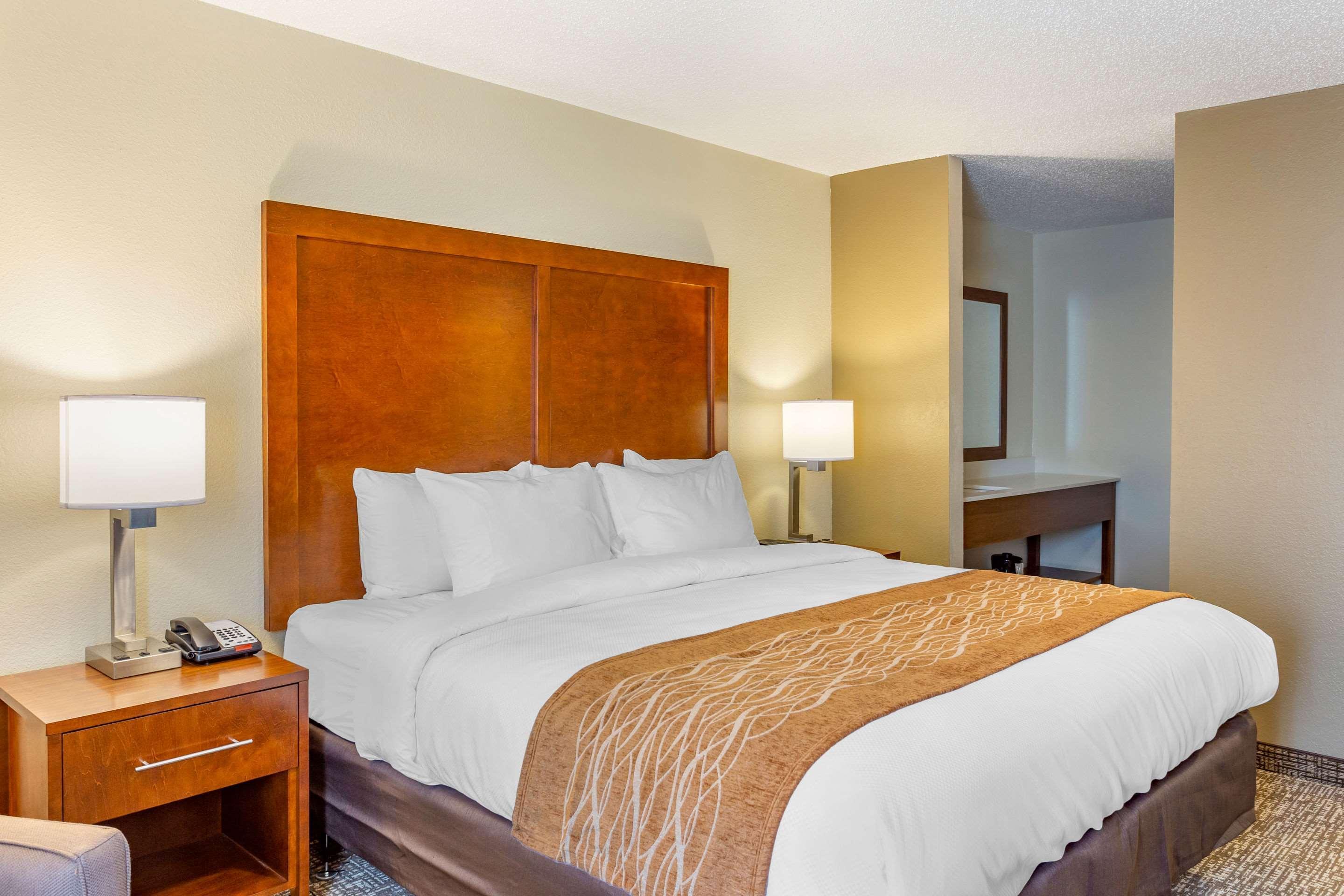 Comfort Inn Dekalb - Adjacent The University المظهر الخارجي الصورة