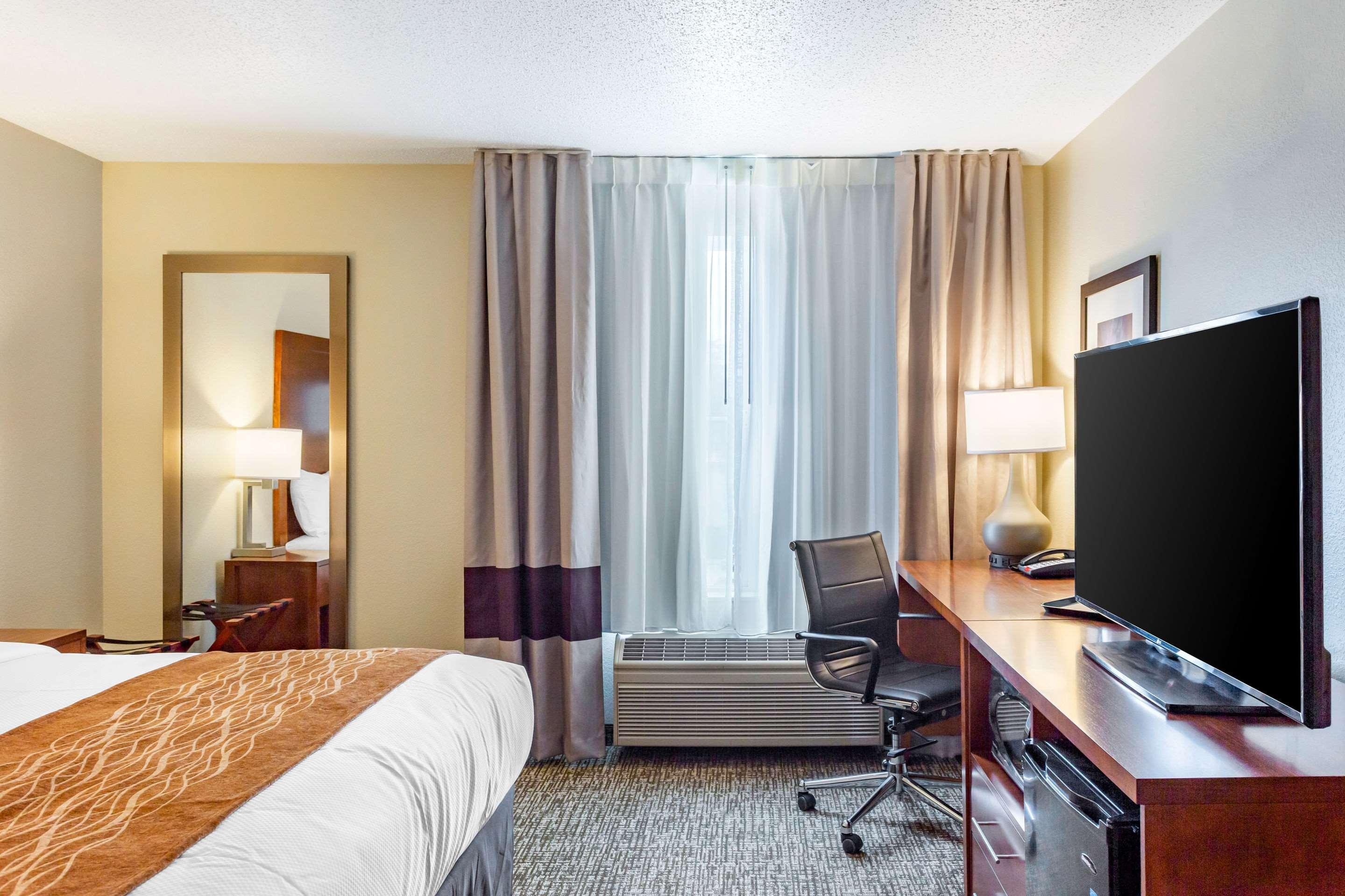 Comfort Inn Dekalb - Adjacent The University المظهر الخارجي الصورة