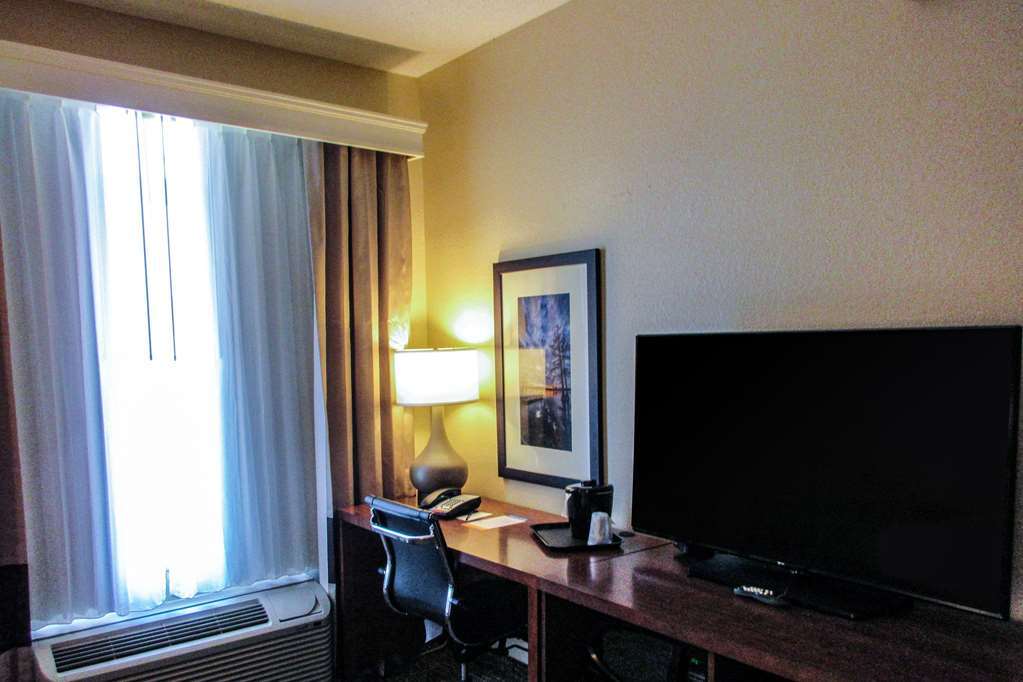 Comfort Inn Dekalb - Adjacent The University الغرفة الصورة