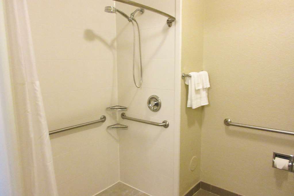 Comfort Inn Dekalb - Adjacent The University الغرفة الصورة